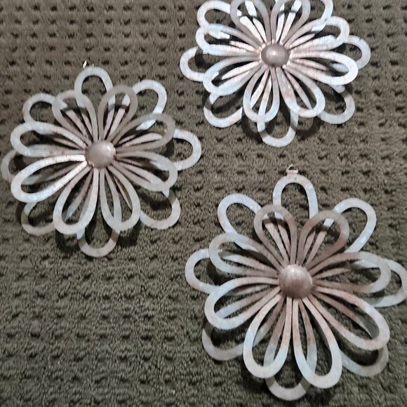 Set of 3, Galvanize Flower Metal Cut Out Wall/Fence Decor - Picture 6 of 6